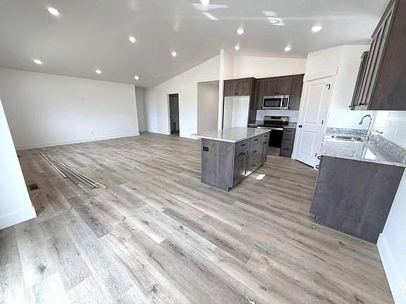 5th image of 1870 Brynwood Ave