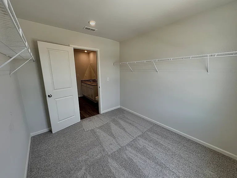 308 London Ct — Photo 16