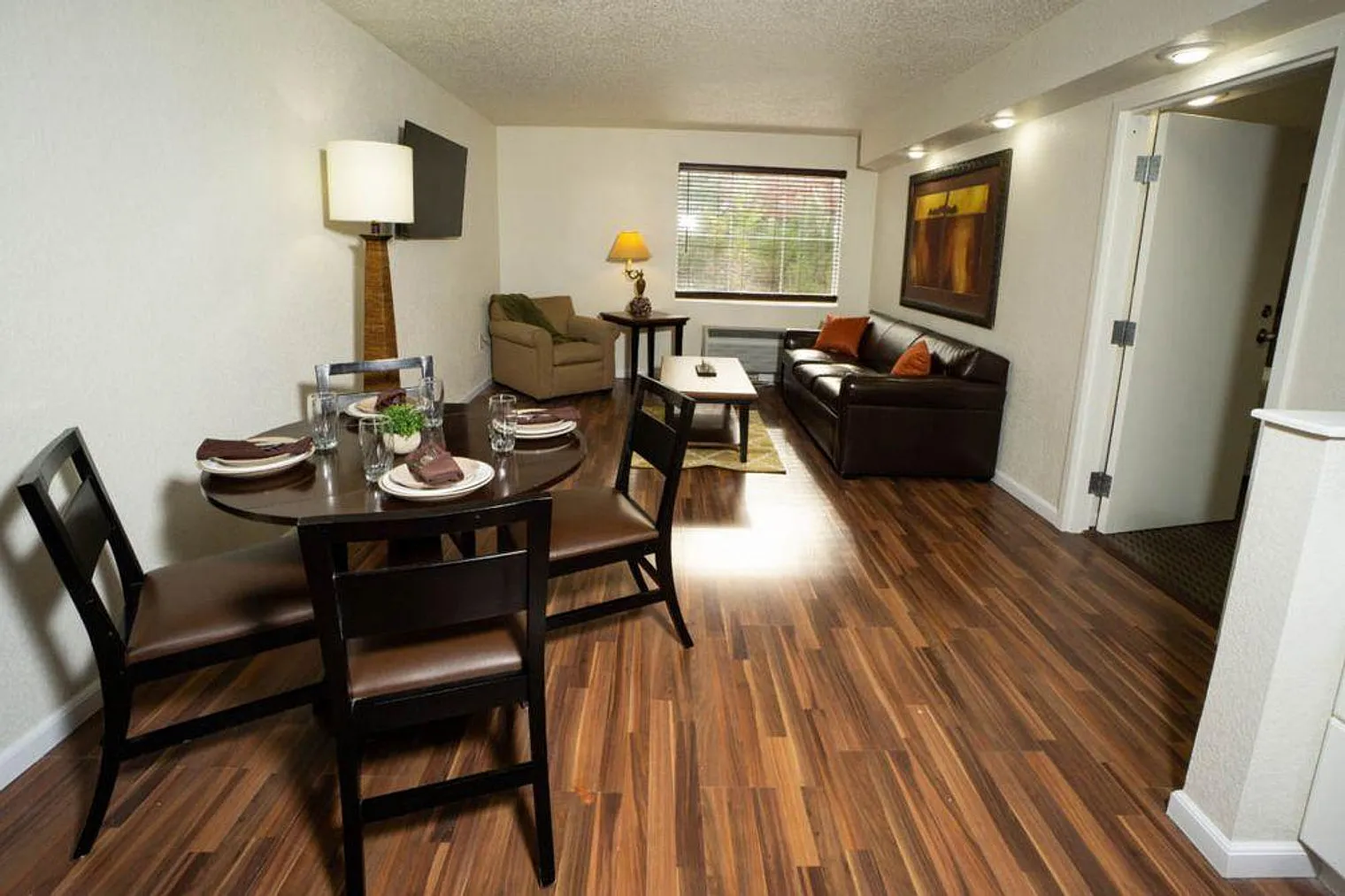 1 bed, 1.0 bath, 624 sqft, $2,115 — Photo 2