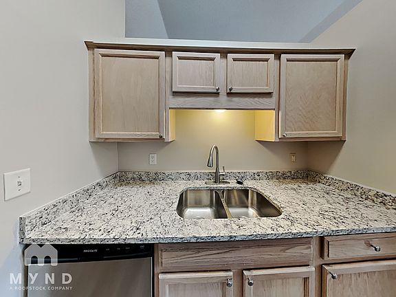 4th image of 7732 Parkmont Dr
