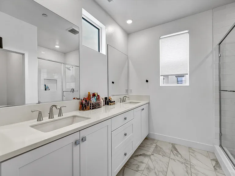 302 Fawn St — Photo 4