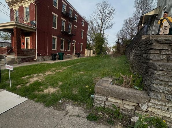 1018 Sturm St, Cincinnati, OH 45205