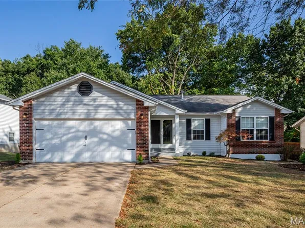 1298 Golden Gate Ln, Saint Peters, MO 63376