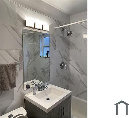 5th image of 6643 N Seeley Ave #2