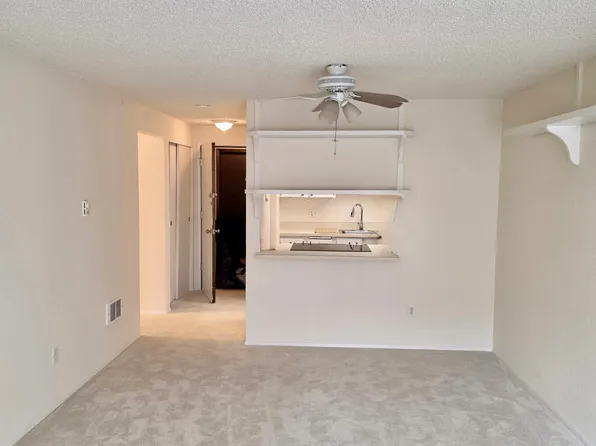 8911 Holly Dr APT 106, Everett, WA 98208