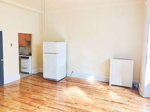 3rd image of 207 W 137th St APT 4