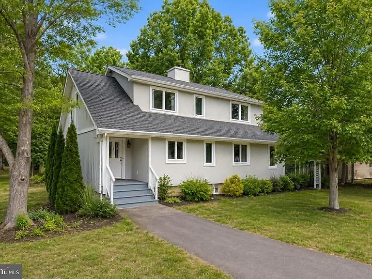 970 Lake Heritage Dr — Photo 2