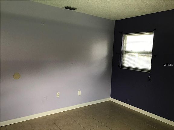 3rd image of 4722 E Seneca Ave
