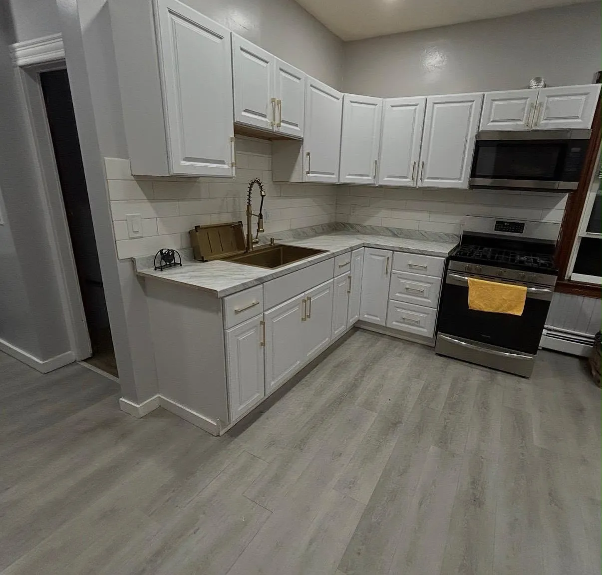 3 bed, 1258 sqft, $2,400 — Photo 2