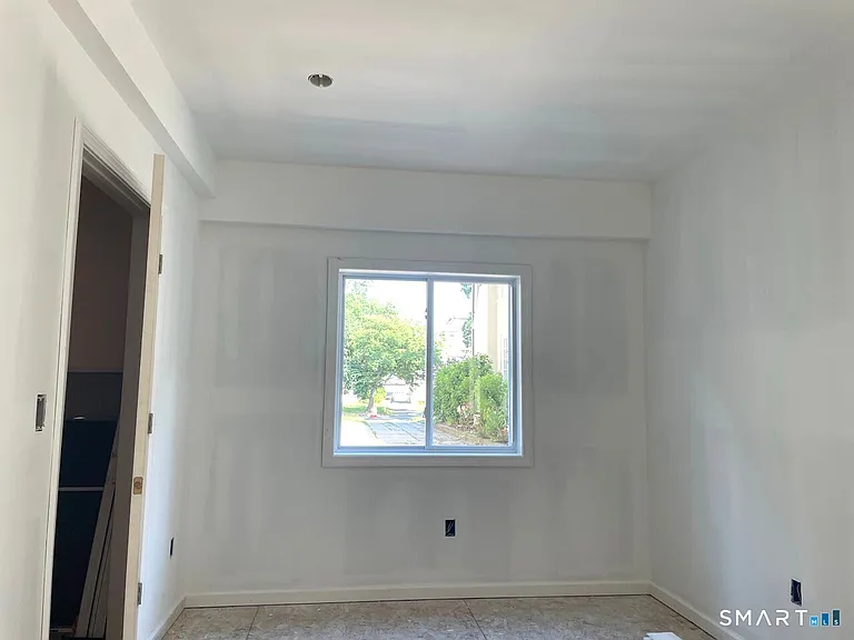 540 Whitney Ave #4 — Photo 9