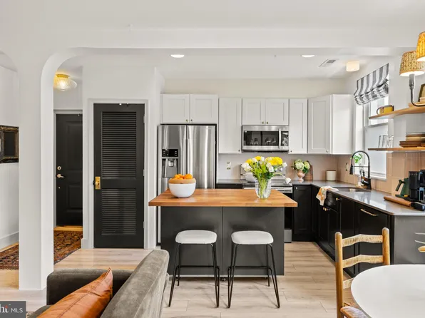 906 Gallatin St NW #403, Washington, DC 20011