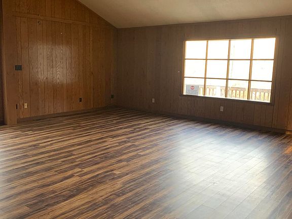 4th image of 877 Bear Hollow Rd