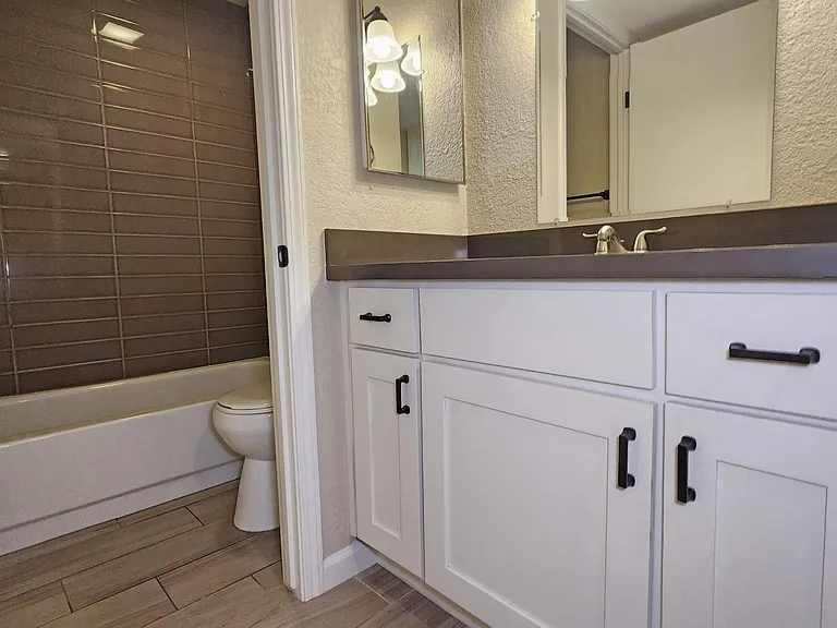 2222 I St #13 — Photo 14