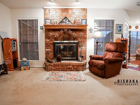 4th image of 820 Arapaho Dr