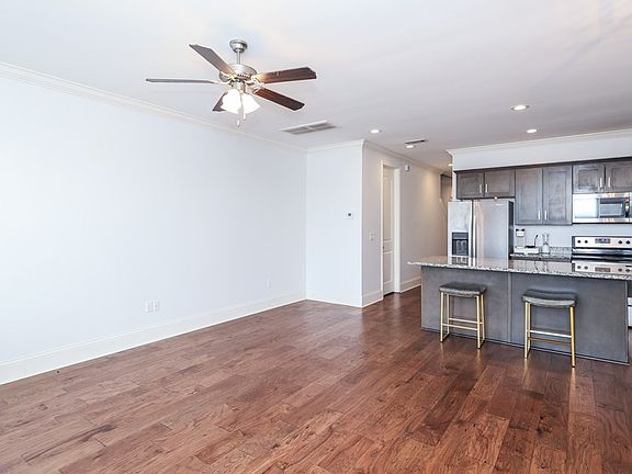 4th image of 102 Farm View Dr APT 106