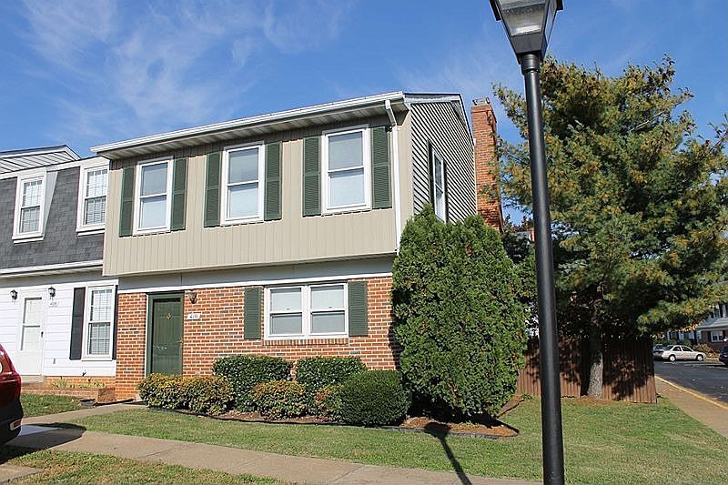 1st image of 410 Denning Ct
