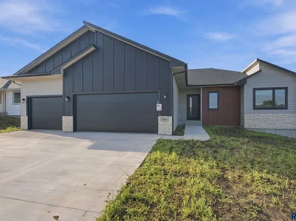 805 Sarah C St, Garretson, SD 57030