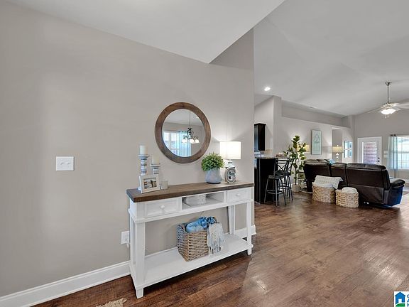 4th image of 980 Clover Ave