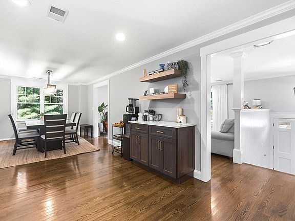 5th image of 109 Linden St