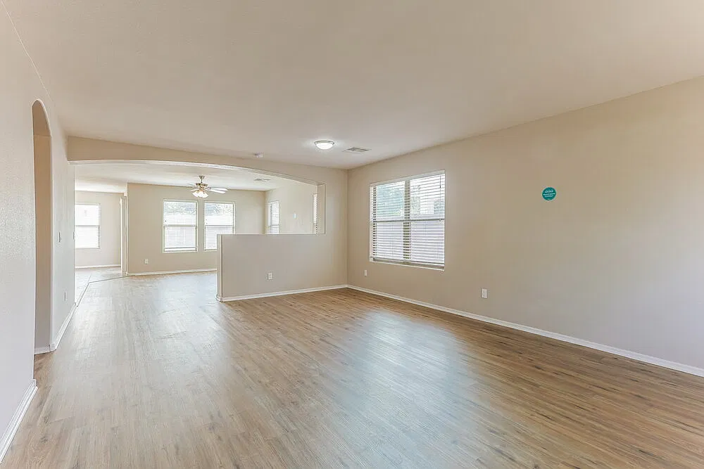 4 bed, 2.0 bath, 2155 sqft, $1,945 — Photo 3