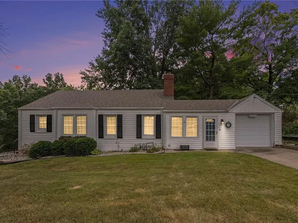 8409 NW Hilltop Rd, Parkville, MO 64152