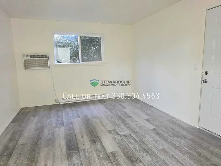 Village Woods Apartments — Photo 10