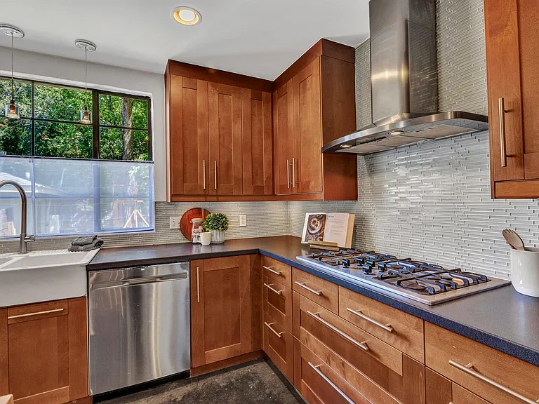 1208 Fairwood Rd — Photo 10