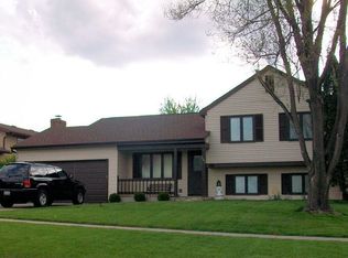 121 S Creekside Trl, McHenry, IL