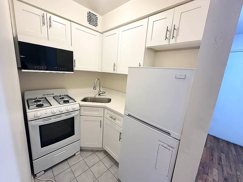 2nd image of 162 W 80th St APT 1A