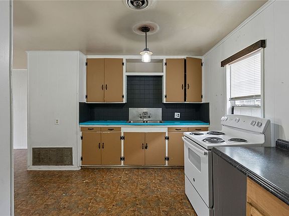 3rd image of 539 W Nelson Ave
