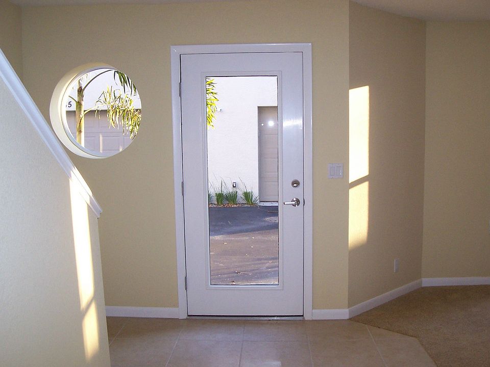 2nd image of 87 16th St S