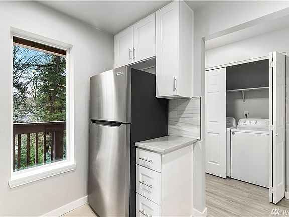 4th image of 515 Newport Way NW APT B6