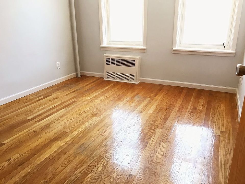 1st image of 2579 42nd St APT 1R