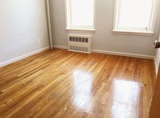 2579 42nd St APT 1R, Astoria, NY 11103