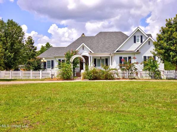 5037 Longbow Dr, Kiln, MS 39556
