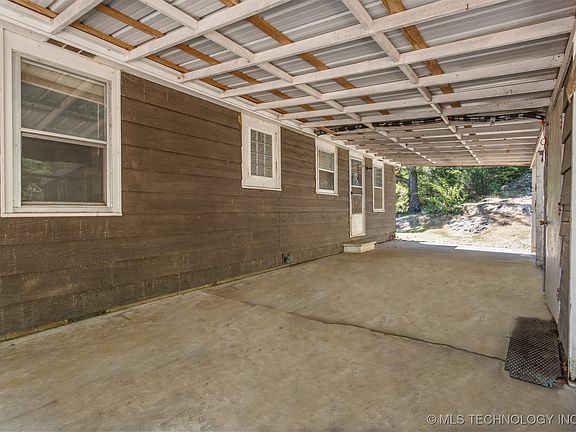 2nd image of 147 Pin Oak Acres Dr