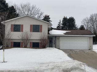 7562 Jensen Ave S, Cottage Grove, MN 55016