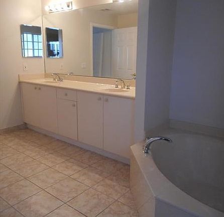 4th image of 3537 NW 14th Ct