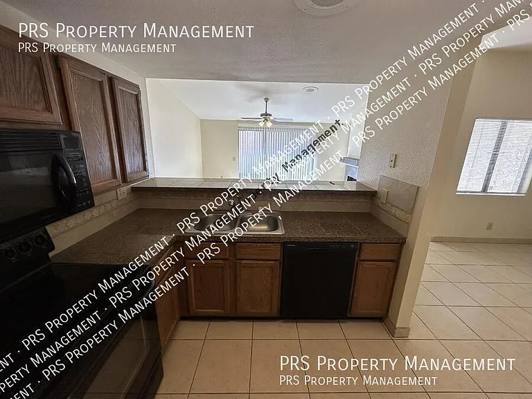 1762 W Colt Rd — Photo 15