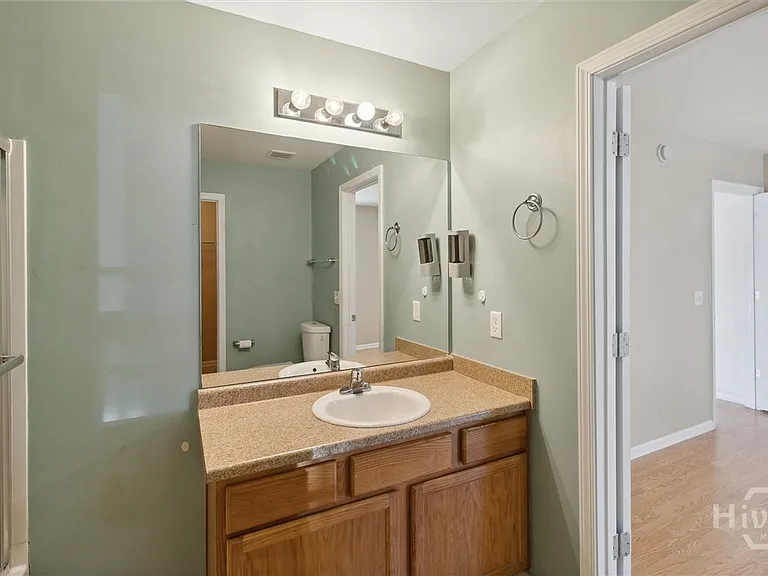 72 Lake Shore Blvd — Photo 13