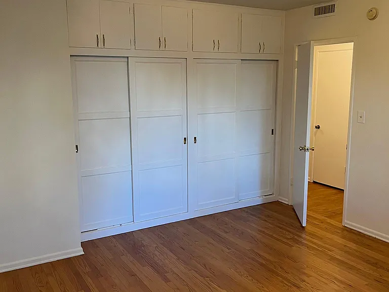 1037 S Bedford St #6 — Photo 2