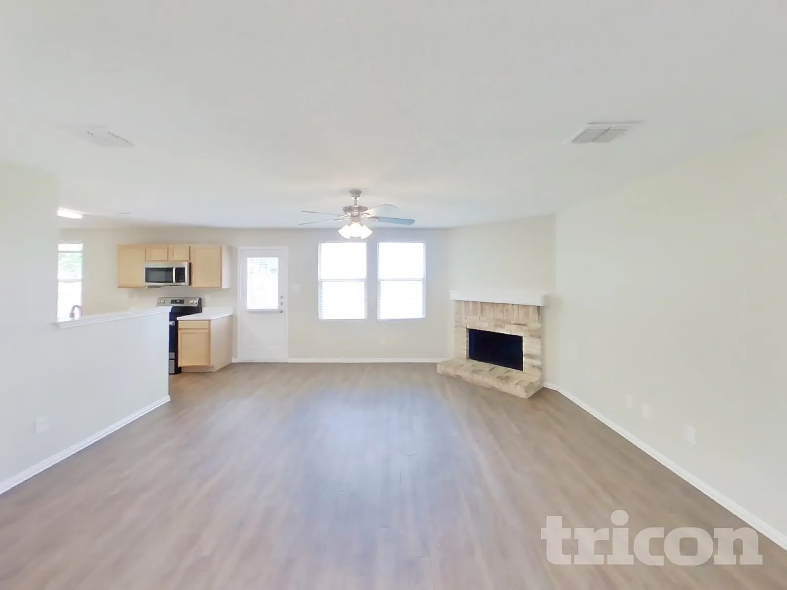 105 Phlox Lane Burleson TX — Photo 3
