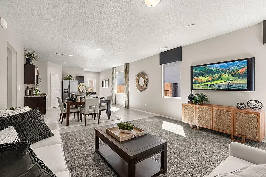 4 bed, 1602 sqft, $2,400 — Photo 3