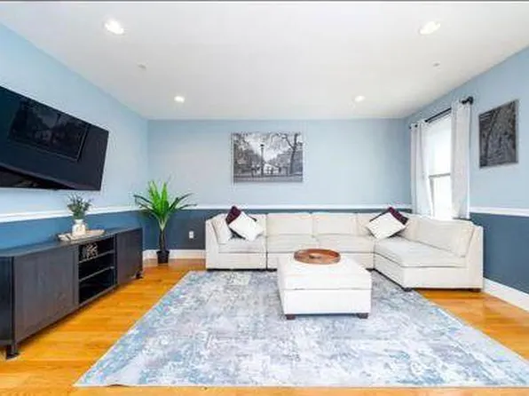 2408 Summit Avenue image 3 of 26