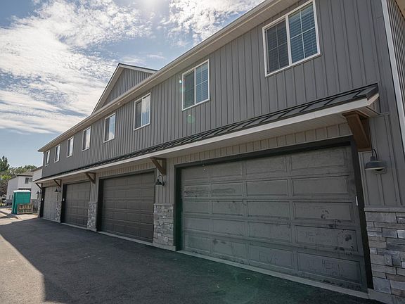 2-Car Attached Garage