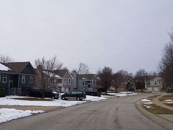 4th image of 2532 SE Winchester Dr