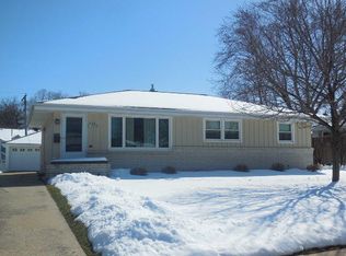 N89W15789 Cleveland Ave, Menomonee Falls, WI 53051