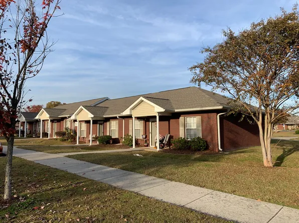 17960 Arrowhead Cir, Athens, AL 35611