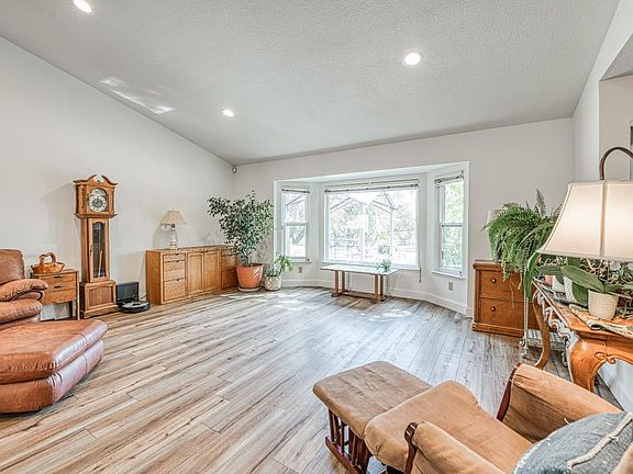 4th image of 44585 Spring Hill Rd
