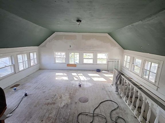 2nd image of 316 E Hurlbut Street